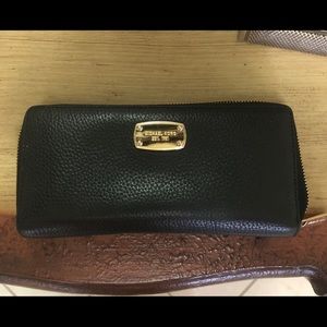 SOLD....!!! Michael Kors Wallet..❤️